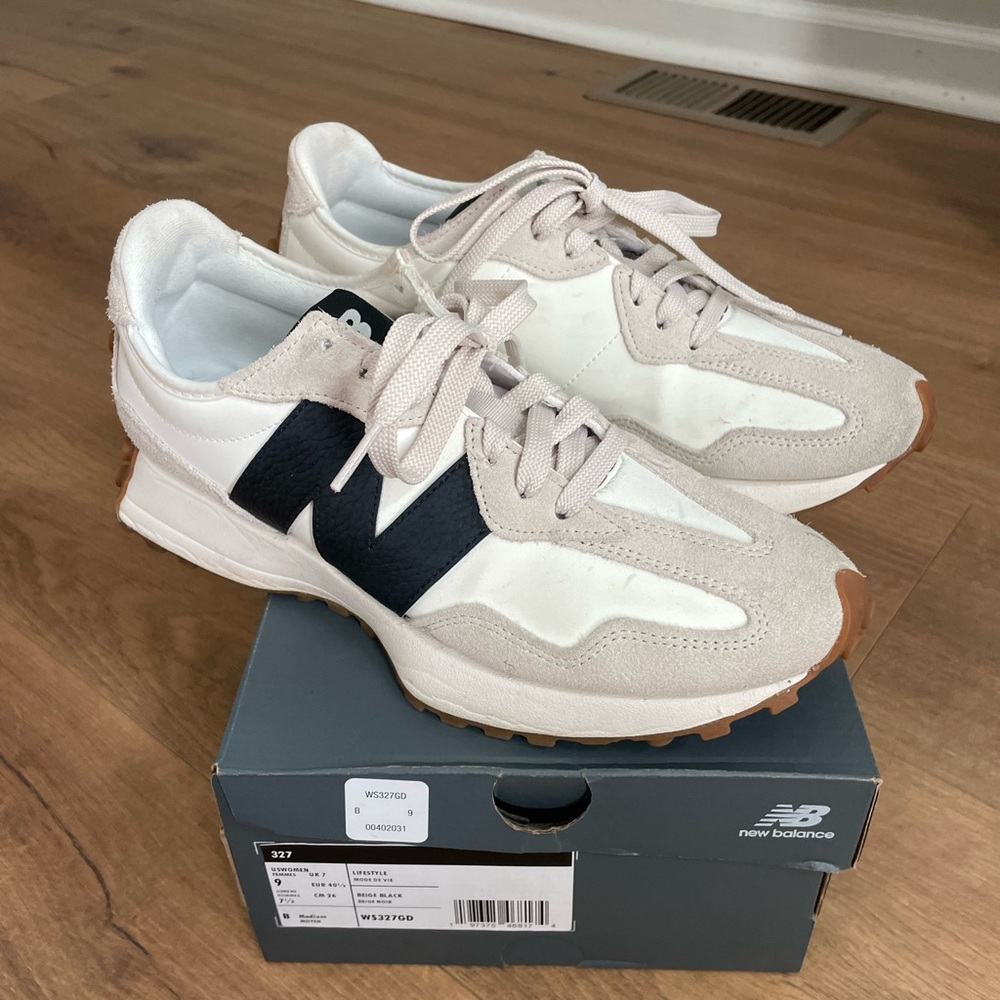 New Balance 327 black and white